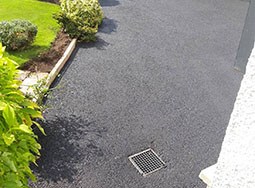 Driveway-with-Tar-Sealer-applied